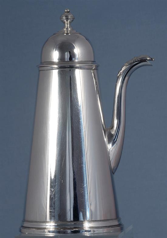 A George V silver coffee pot, by R & W Sorley, Height 8 ¾”/223mm Weight 22.5oz/638 grms